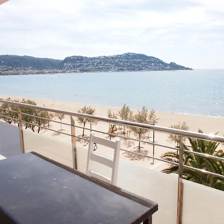 Miramar 15b アパート ロザス